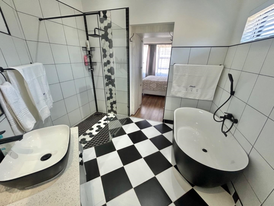 4 Bedroom Property for Sale in Noorsekloof Eastern Cape